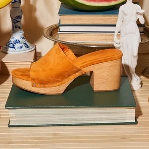 Charlotte Stone Kayla Heels In Orange Peel